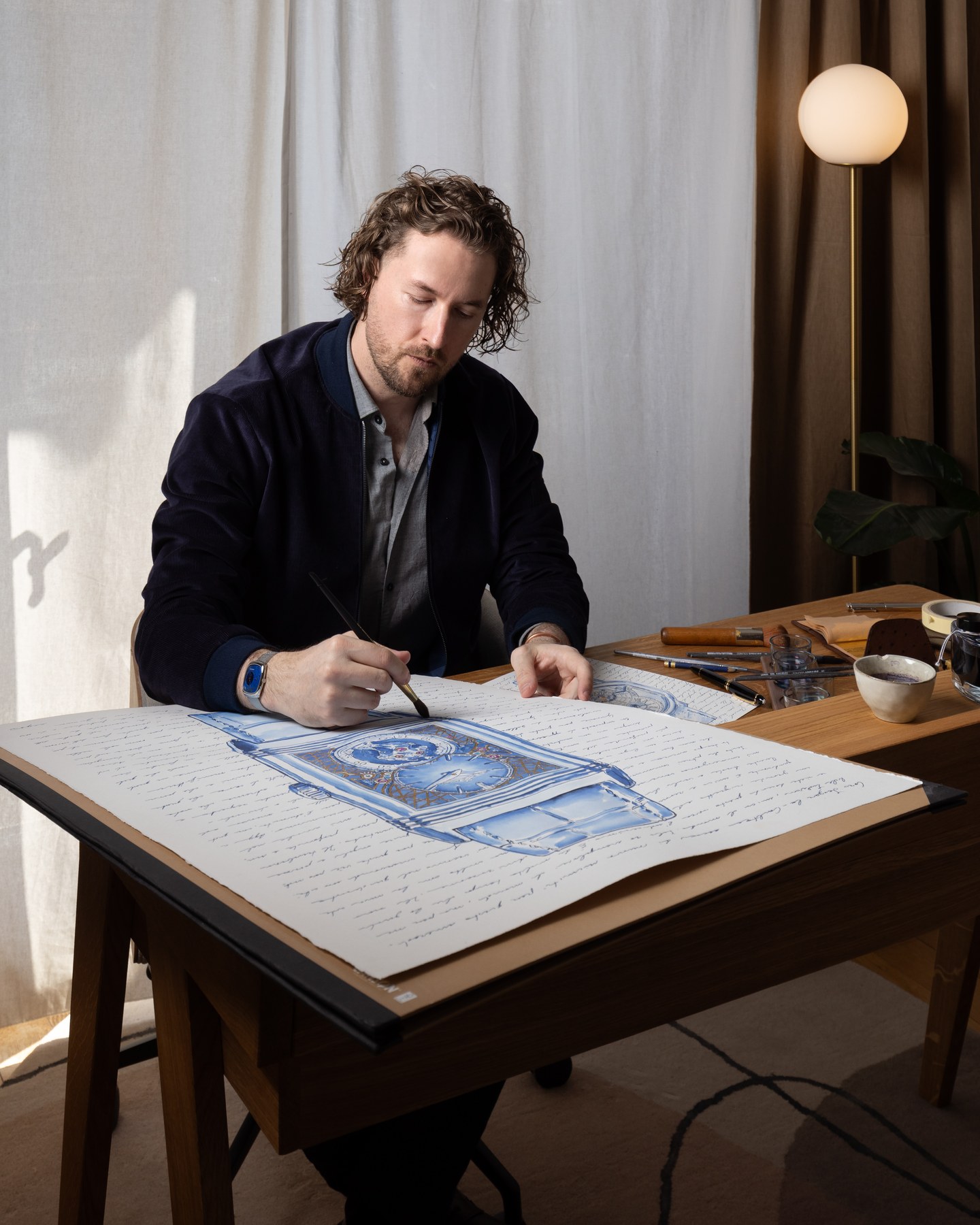 Mauro Carraro painting the large Reverso Hybris Artistica artwork at his atelier desk.