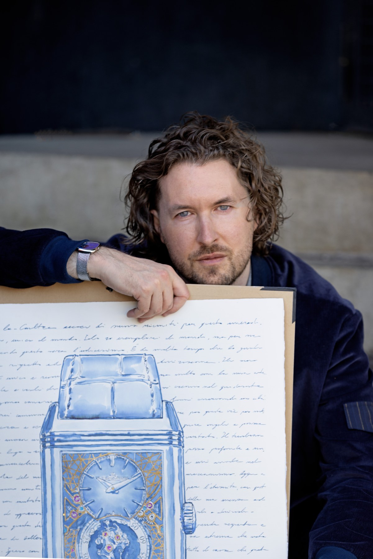 Mauro Carraro holding the Reverso Hybris Artistica artwork, looking at the camera