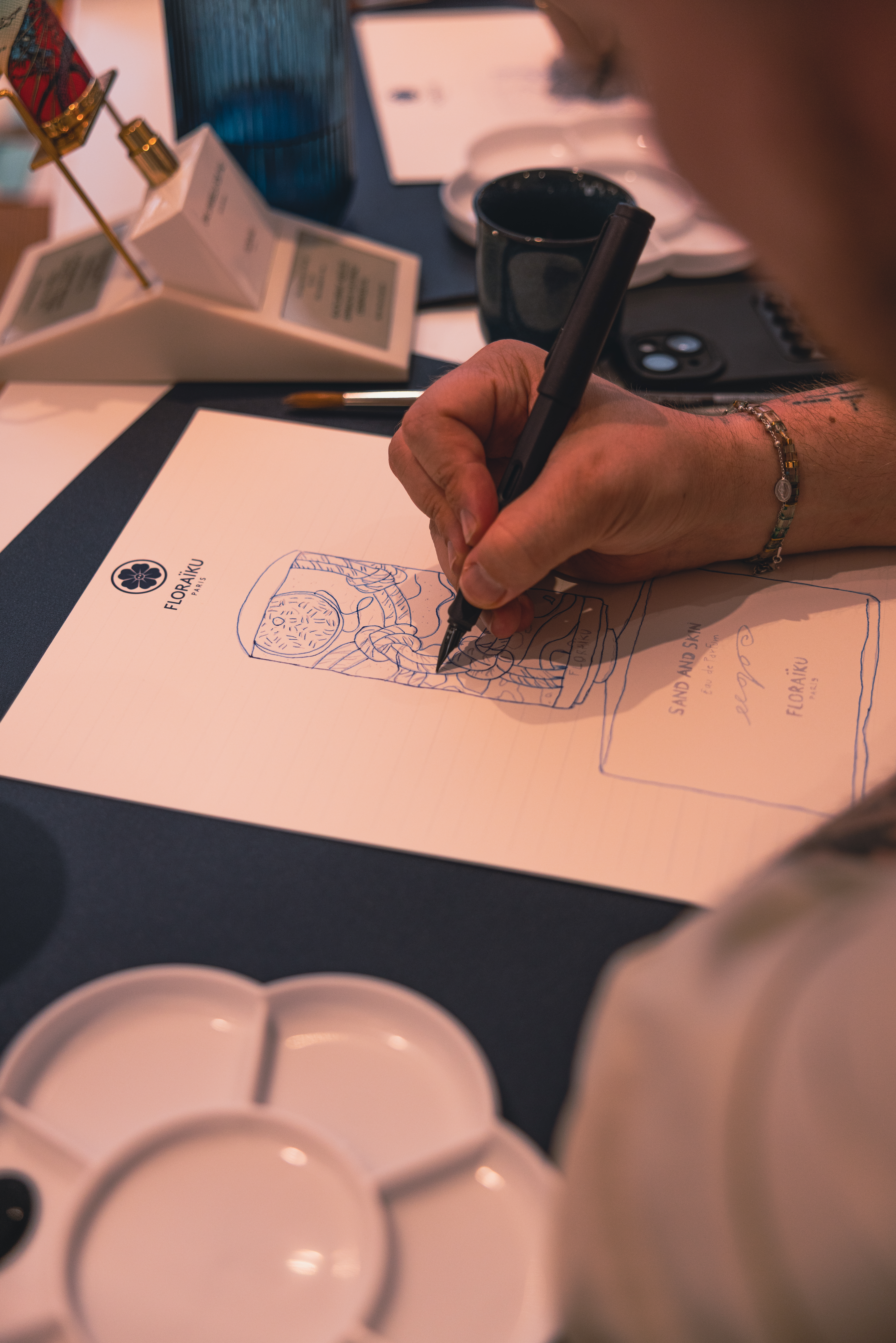 A participant drawing during the Floraïku Paris workshop.