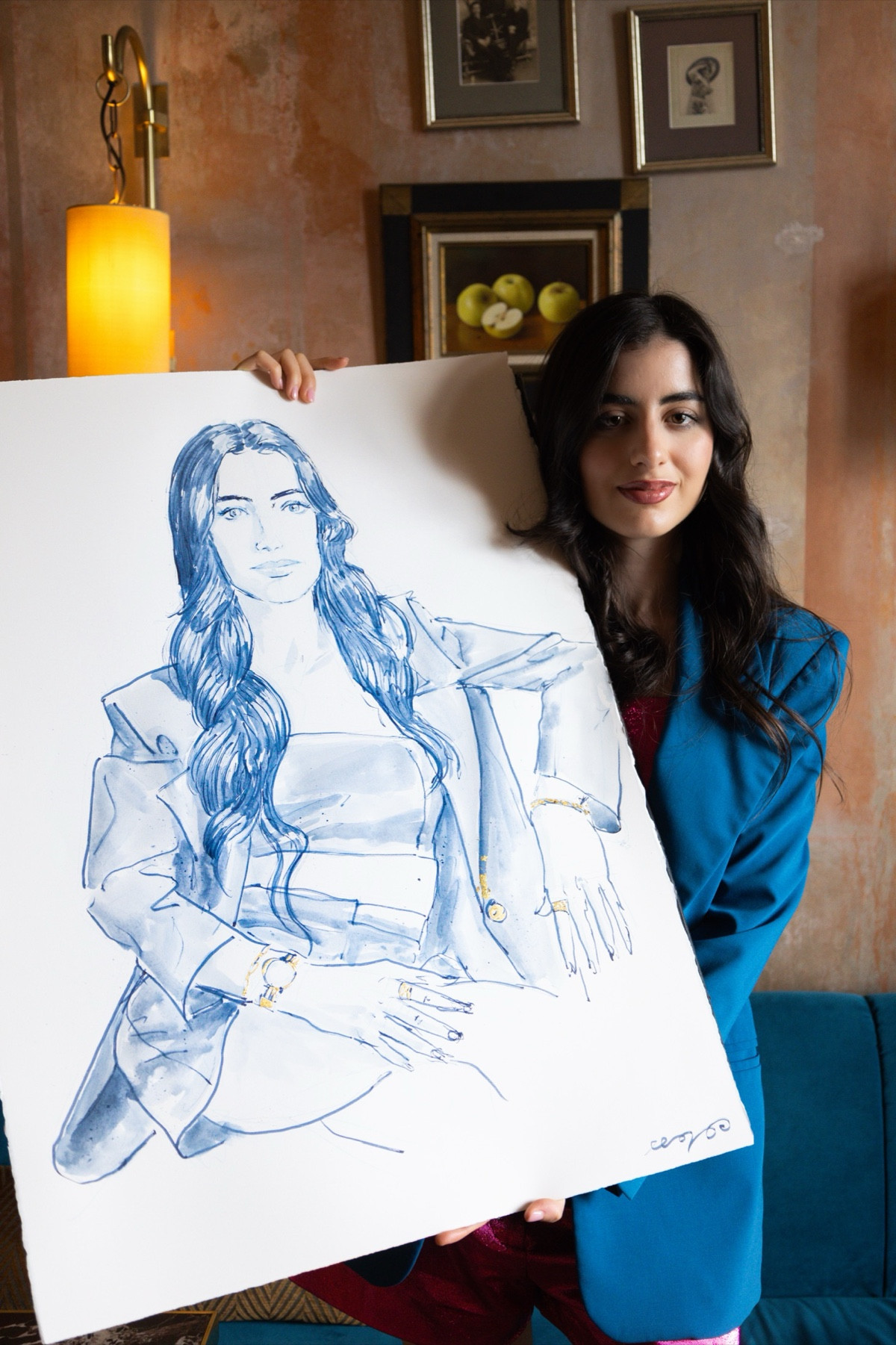 Antonia holding her blue-ink portrait at FRED Bar, The Ritz-Carlton Geneva.